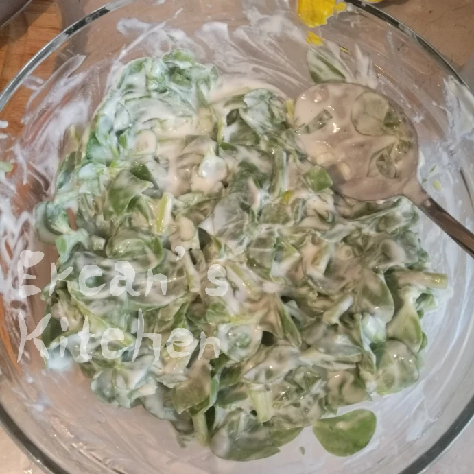Yoğurtlu Semizotu Salatası